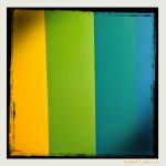 Dégradé de couleur du jaune au bleu en passant par le vert, pris en photo au musée des arts décoratifs de Paris à l'occasion de l'exposition "l'esprit du Bauhaus", le 20 novembre 2016